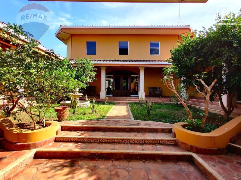 Beach house for sale in El Transito, León – 5 beds, 520 m²