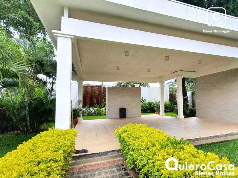 Casa en venta en Santo Domingo, Managua – 4 hab, 350 m², US$ 470,000