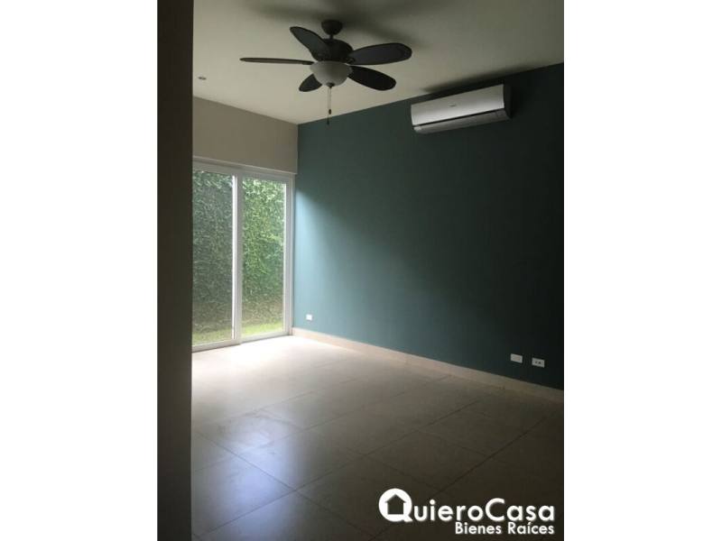 Casa en alquiler en Santo Domingo, Managua – 3 hab, US$ 2,500/mes