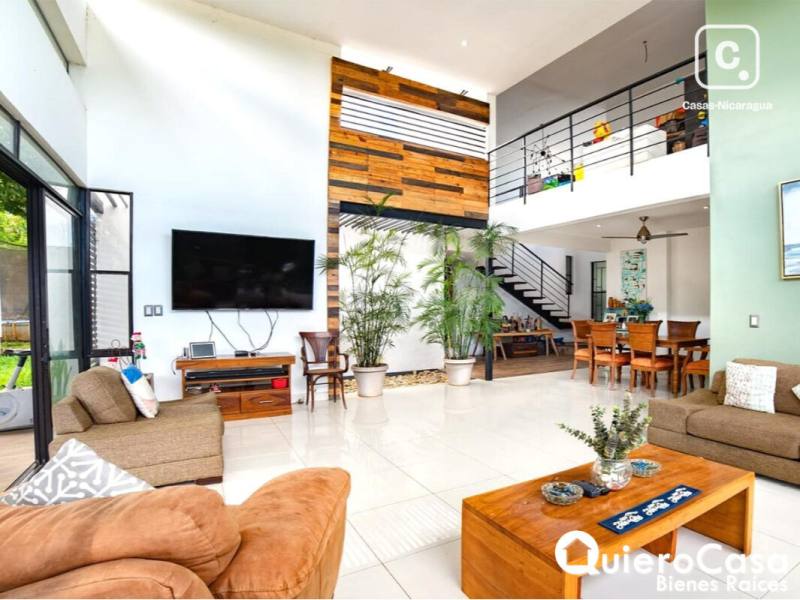 House for sale in Las Colinas, Managua – 4 beds, 300 m²