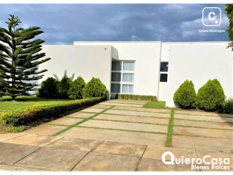 Casa en venta en Las Colinas, Managua – 3 hab, 261 m²
