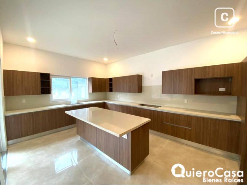 Casa en venta en Santo Domingo, Managua – 3 hab, 350 m², US$ 520,000
