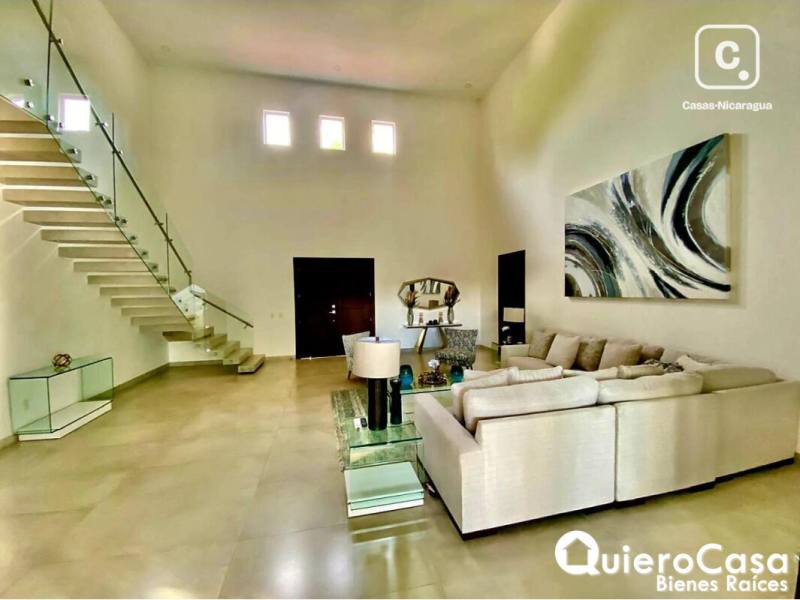 Casa en venta en Santo Domingo, Managua – 4 hab, 432 m², US$ 560,000