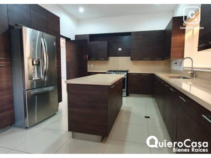 Casa en venta en Santo Domingo, Managua – 4 hab, 429 m²