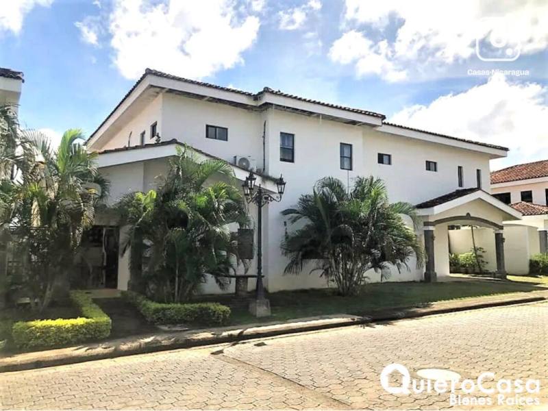 Casa en venta en Las Colinas, Managua – 5 hab, 440 m²