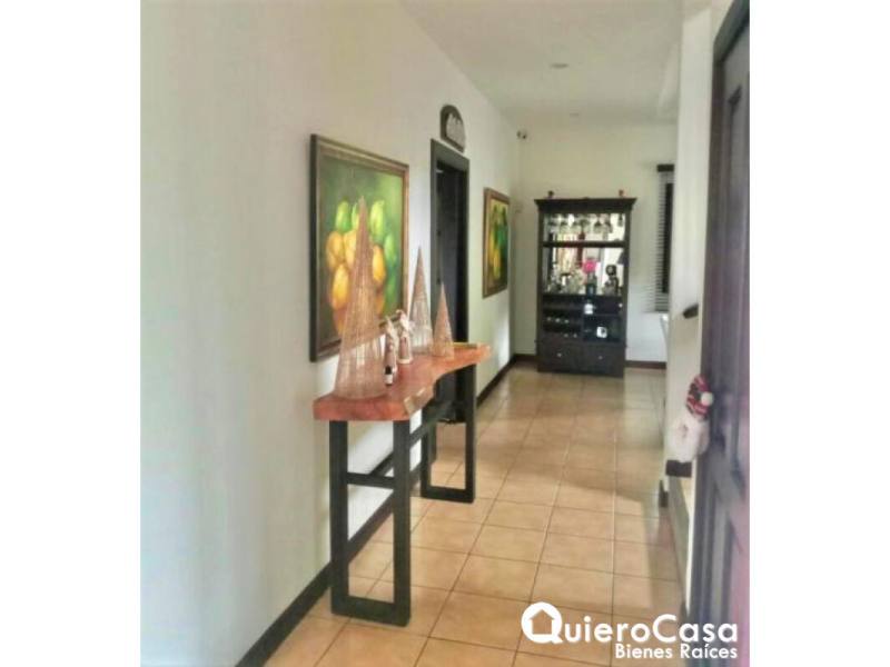 Casa en venta en Villa Fontana, Managua – 4 hab, 375 m²