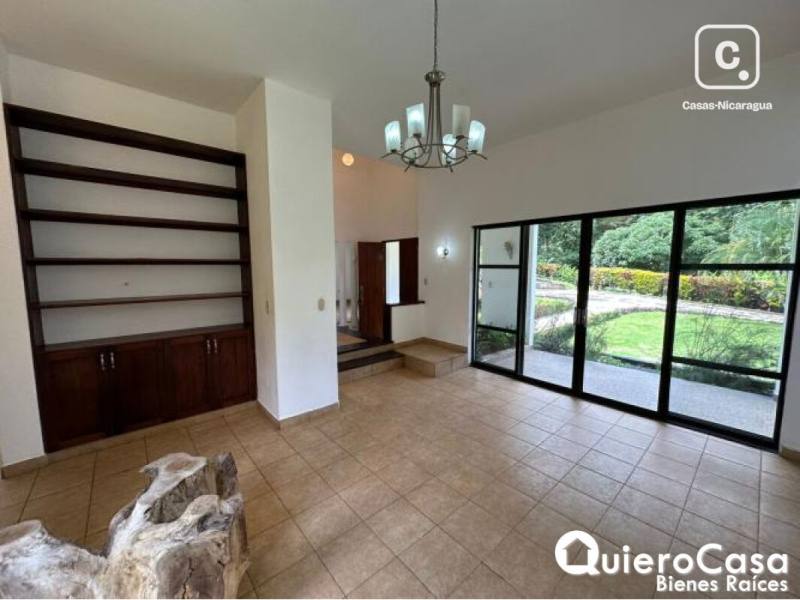 Casa en venta en Santo Domingo, Managua – 4 hab, 250 m², US$ 480,000