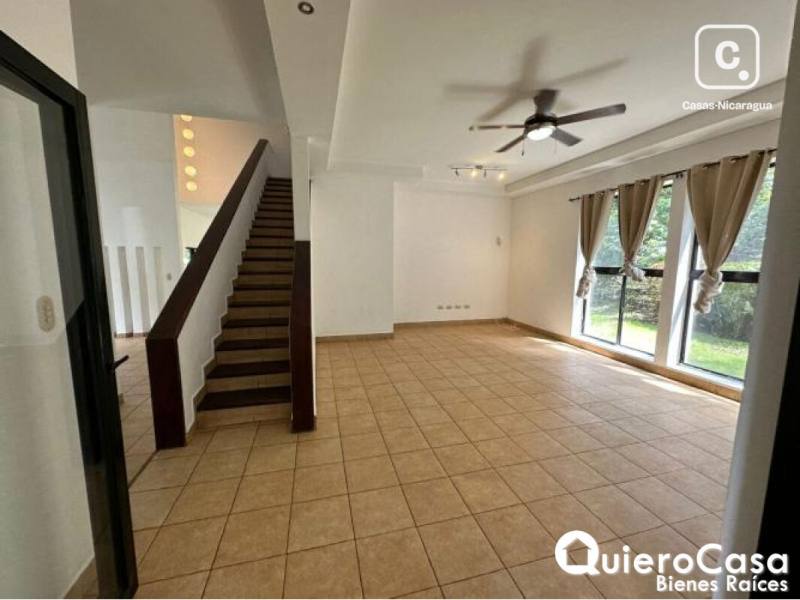 Casa en venta en Santo Domingo, Managua – 4 hab, 250 m², US$ 480,000