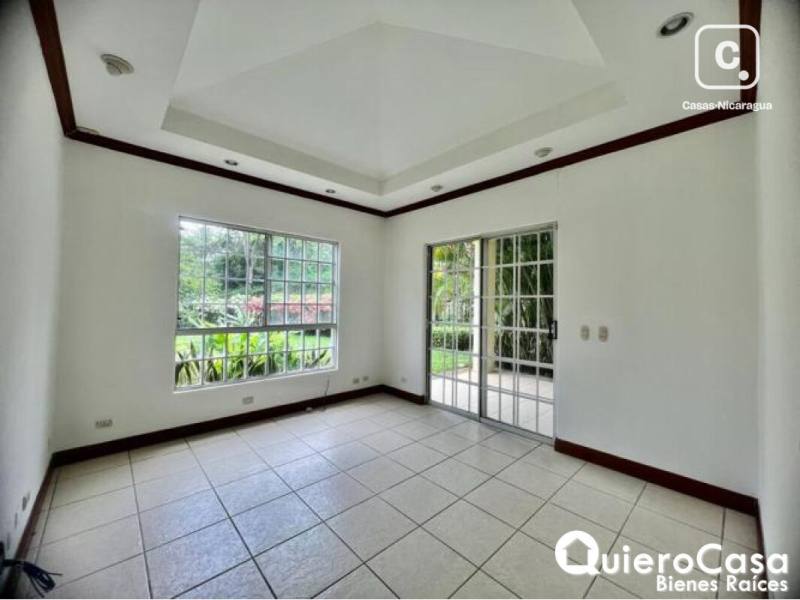 Casa en venta en Villa Fontana, Managua – 4 hab, 384 m²