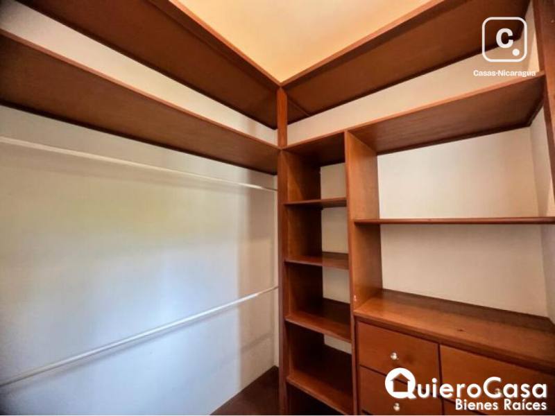 Casa en venta en Villa Fontana, Managua – 4 hab, 384 m²