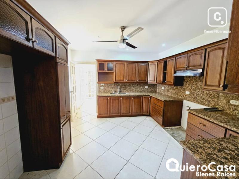 Casa en venta en Santo Domingo, Managua – 4 hab, 314 m²