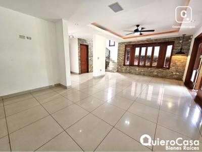 Casa en alquiler en Las Colinas, Managua – 3 hab, US$ 2,000/mes