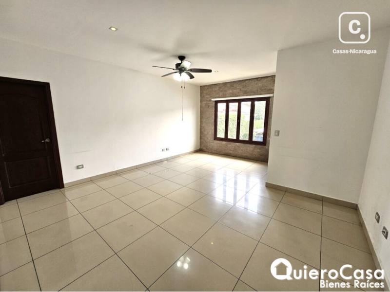 Casa en alquiler en Las Colinas, Managua – 3 hab, US$ 2,000/mes