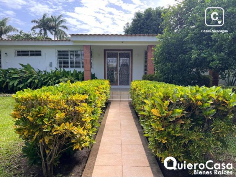 Casa en alquiler en Las Colinas, Managua – 4 hab, US$ 2,500/mes