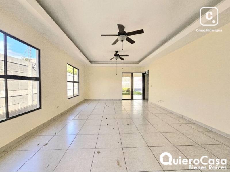 Casa en venta en Santo Domingo, Managua – 3 hab, 215 m², US$ 220,000