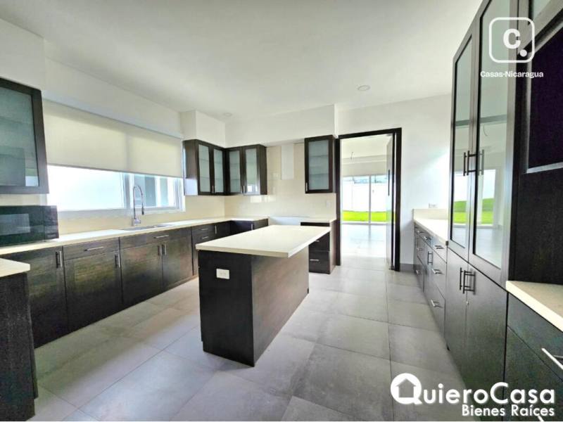 Casa en venta en Santo Domingo, Managua – 3 hab, 260 m², US$ 290,000