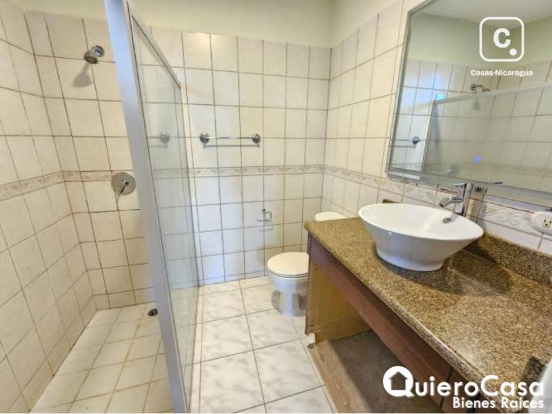 Casa en alquiler en Las Cumbres, Managua – 4 hab, US$ 2,000/mes