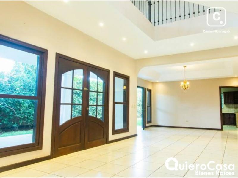 Casa en venta en Las Cumbres, Managua – 4 hab, 408 m², US$ 420,000