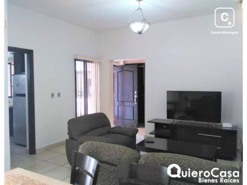 Apartamento en alquiler en Las Colinas, Managua – 2 hab, US$ 1,300/mes