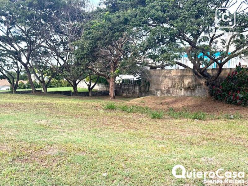 Terreno en venta en Villa Fontana, Managua – 1,970 m²