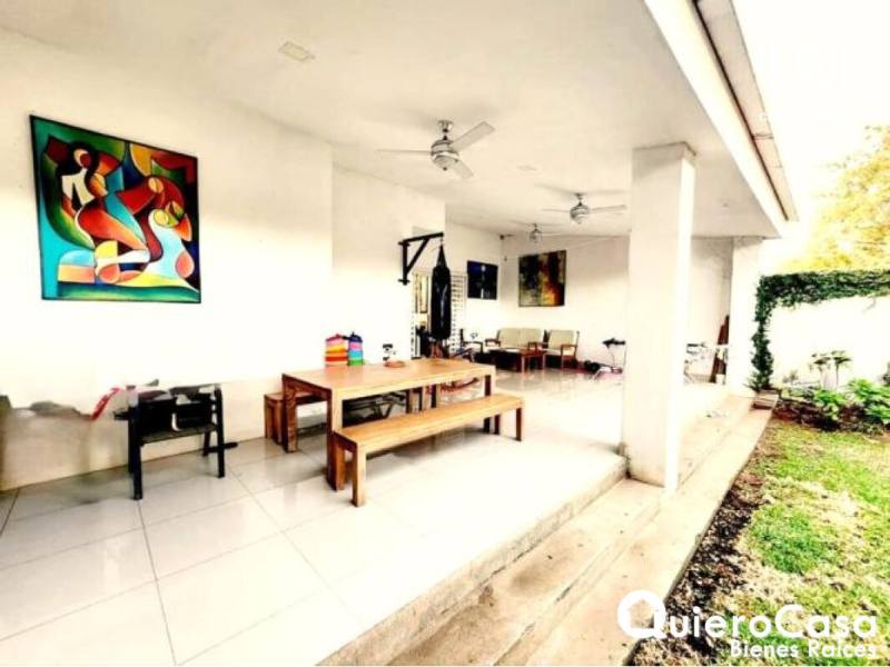 House for sale in Las Colinas, Managua – 4 beds, 285 m²