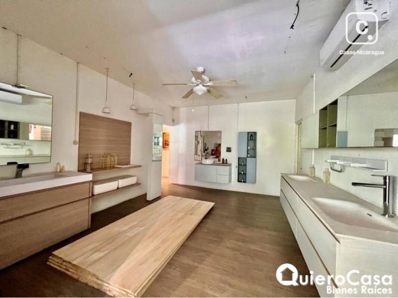 Commercial unit for sale in Villa Fontana, Managua – 300 m²