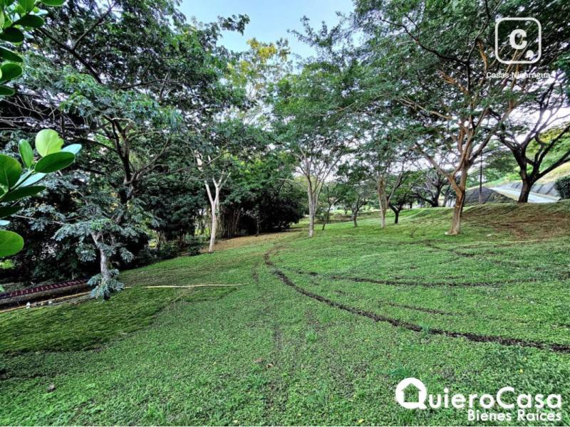 Terreno en venta en Villa Fontana, Managua – 2,115 m²