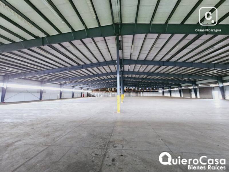 Bodega en alquiler en Carretera Nueva León, Managua – 2,500 m²
