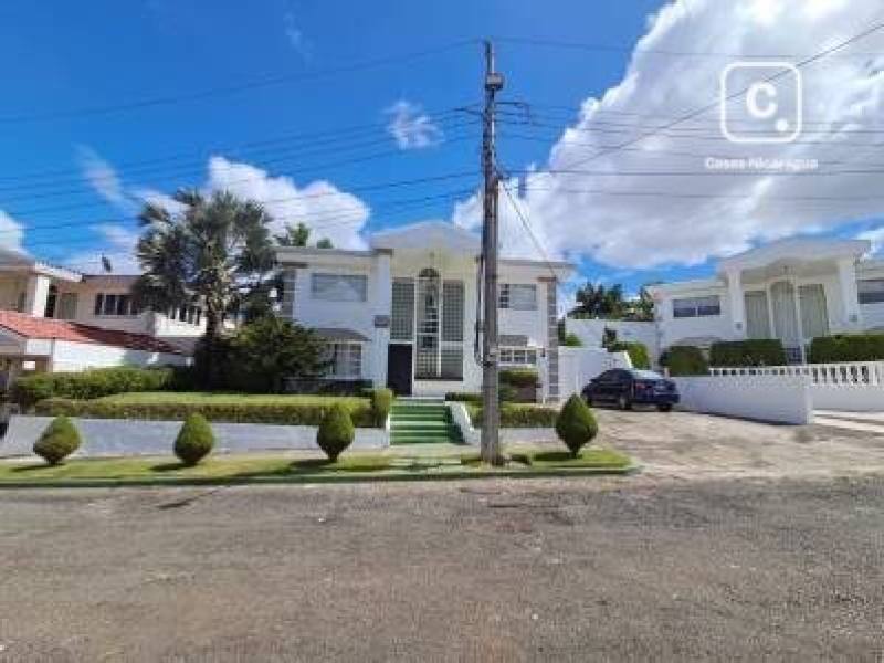 Casa en venta en Las Colinas, Managua – 1 hab, 243 m²