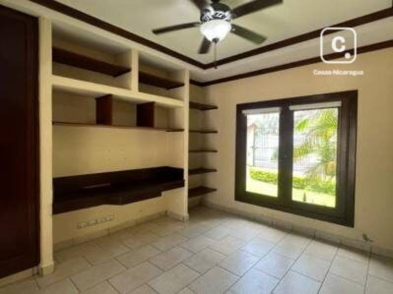 House for sale in Colonia Managua, Managua – 4 beds, 496 m²
