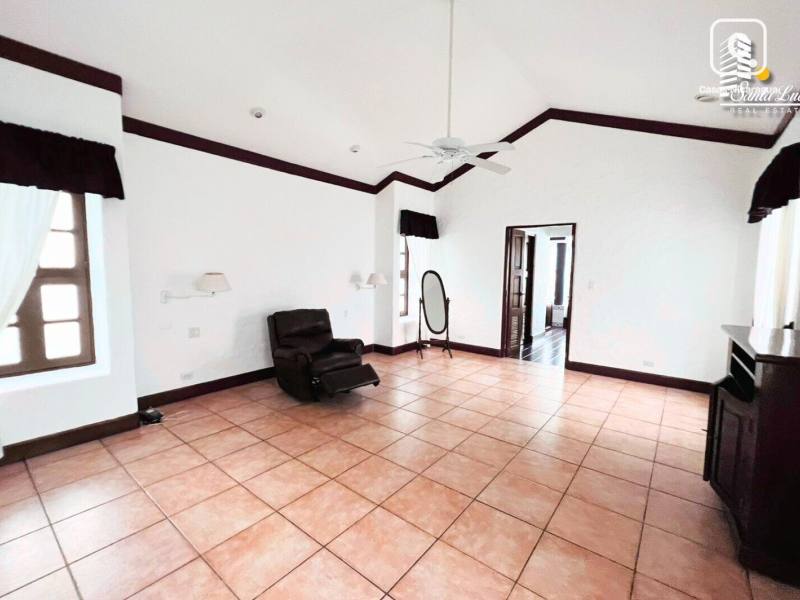 Casa en venta en Las Colinas, Managua – 4 hab, 800 m²