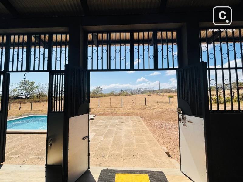 House for sale in Granada – 3 beds, 160 m², US$ 140,000