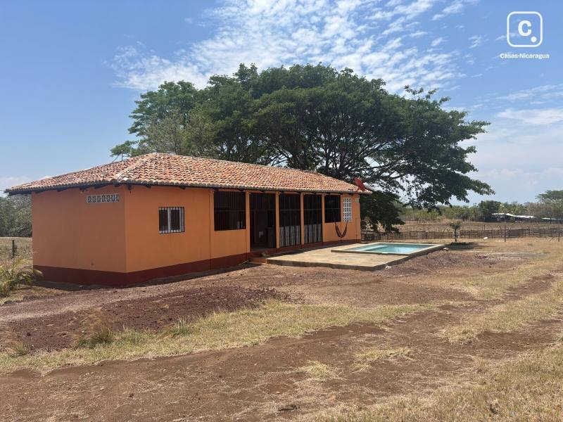 House for sale in Granada – 3 beds, 160 m², US$ 140,000