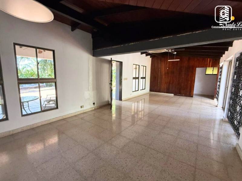 House for sale in Villa Fontana Sur, Managua – 5 beds, 450 m²