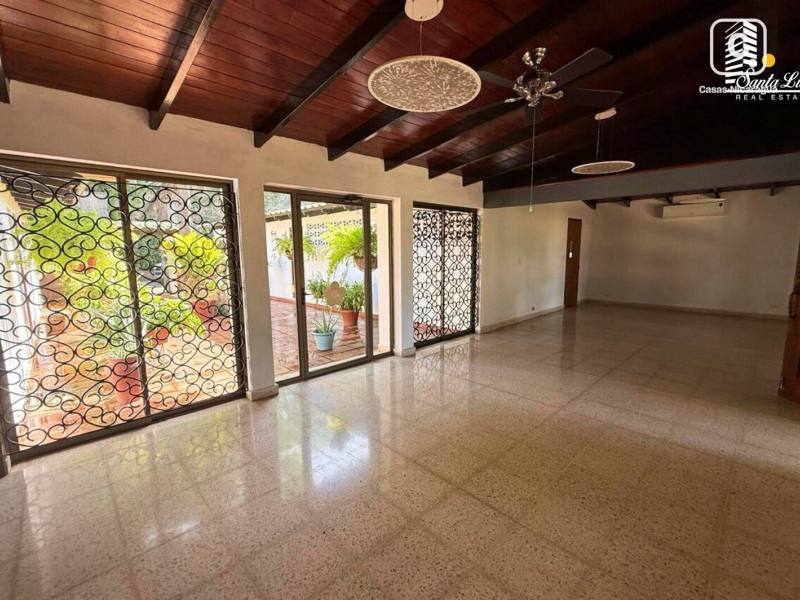 House for sale in Villa Fontana Sur, Managua – 5 beds, 450 m²