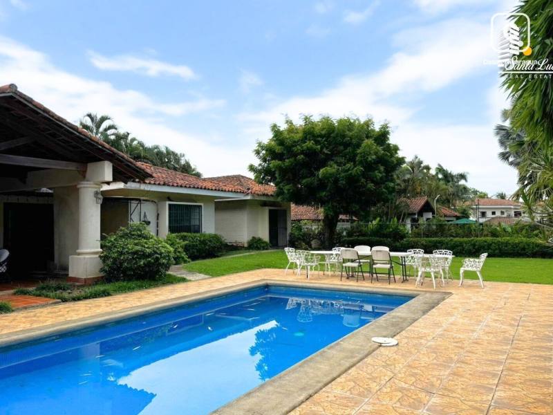 Casa en venta en Santo Domingo, Managua – 4 hab, 400 m², US$ 360,000