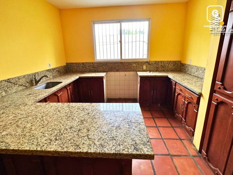 Casa en venta en Los Robles, Managua – 4 hab, 374 m²