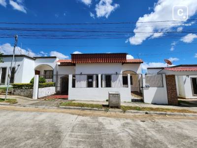 Casa en venta en Carretera Vieja a León, Managua – 3 hab, 137 m²