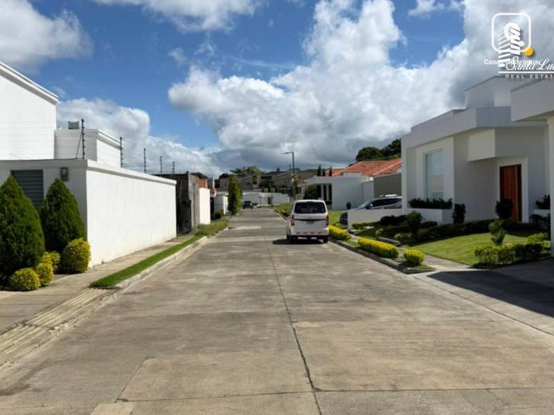 Casa en venta en Santo Domingo, Managua – 641 m²