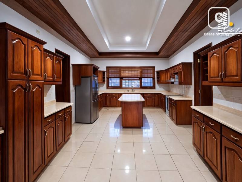 Casa en alquiler en Managua – 4 hab, 720 m²