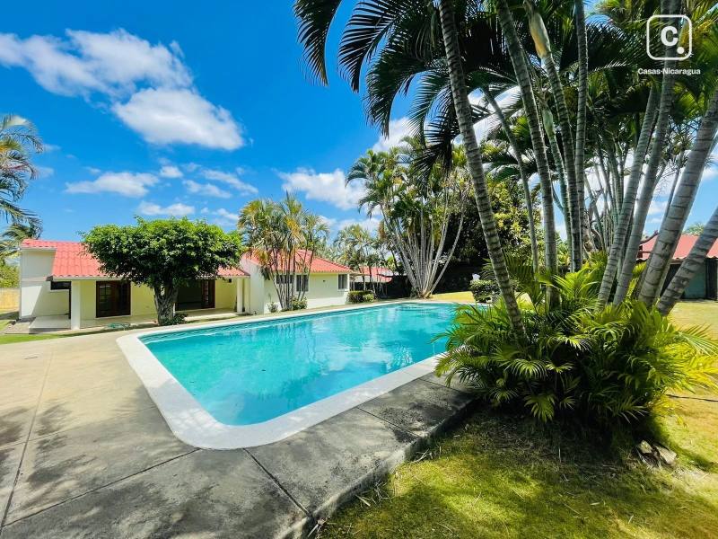 House for rent in Villa Fontana, Managua – 4 beds, 610 m²