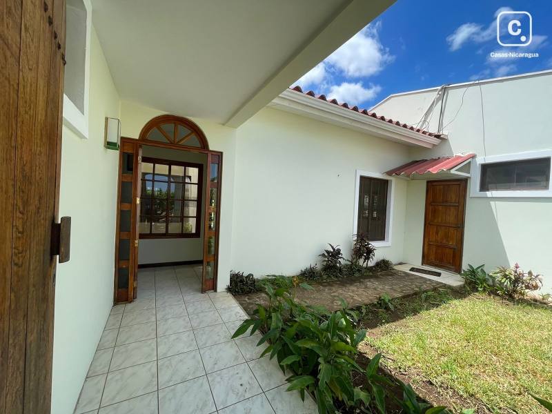 House for rent in Villa Fontana, Managua – 4 beds, 610 m²