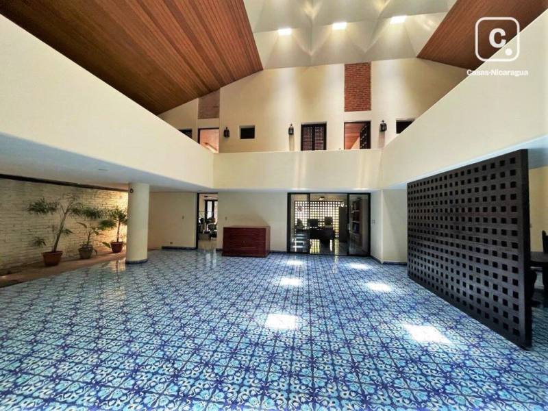 House for rent in Managua – 5 beds, 330 m²