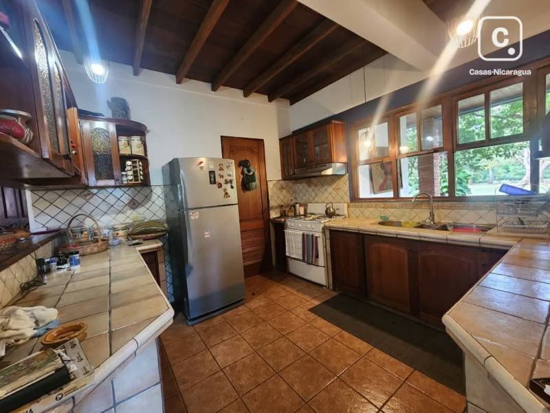 House for sale in Managua – 4 beds, 388 m²