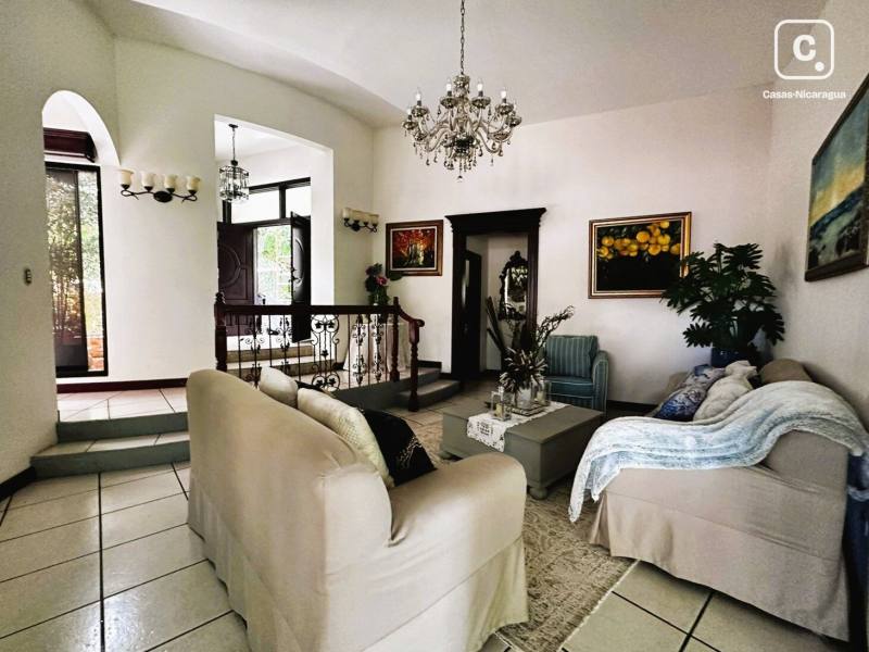 House for sale in Managua – 4 beds, 466 m²