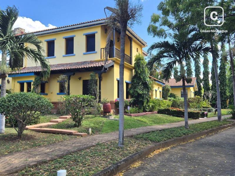 Commercial unit for sale in León – 246 m²