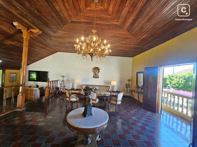 Commercial unit for sale in Granada – 441 m²