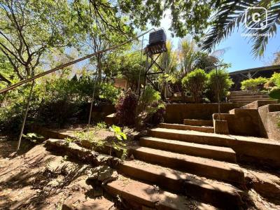 House for sale in León – 8 beds, 690 m²