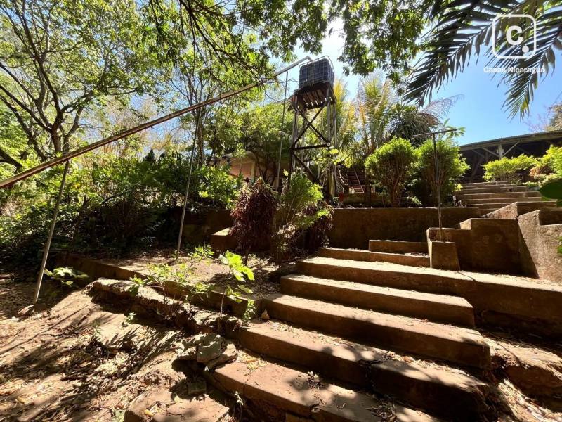 House for sale in León – 8 beds, 690 m²