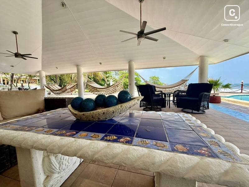 Beach house for sale in León – 4 beds, 270 m²